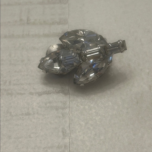 Albert Weiss vintage clip on rhinestone earrings - Picture 2 of 4